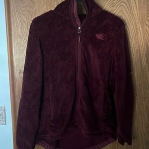 maroon north face zip up, size medium, fleece